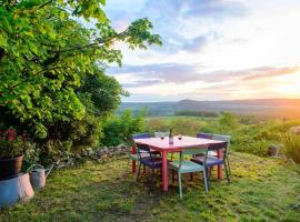 4* Vue sur la colline de Vézelay, obiteljski hotel u gradu 'Saint-Père'