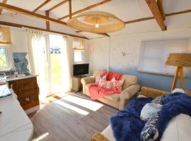 Pips Chalet rest and relax in the Isle of Sheppey โรงแรมในเชียร์เนส