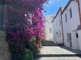 Canvas Apartments&Lofts, hotel v mestu Cadaqués