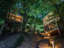 TreeHouses Noszvaj, atostogų būstas mieste Noszvaj