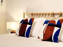 Historic Center Apartment Walk to Everything