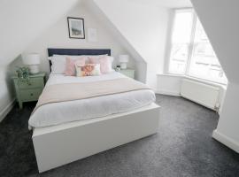 Coorie by the Coast, Direct Beach Access Getaway - Arbroath, Villa in Arbroath