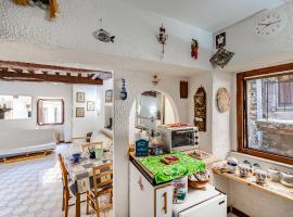 Apt In Medieval Village Silence Path - Happy Rentals, ξενοδοχείο σε Montecchio