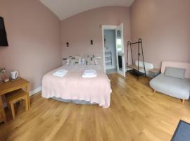 Stoneyford Luxurious Cabins, hotel v destinaci Stonyford
