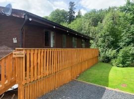 Immaculate 3-Bed Lodge in Hawick, semesterhus i Hawick