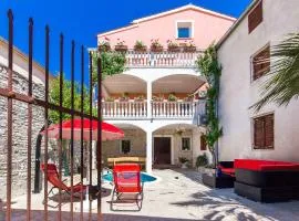 Ferienwohnung nur 700 Meter bis zum Sandstrand mit Pool, Küche, Bad, Balkon, BBQ