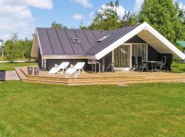 Amazing Home In rsted With 3 Bedrooms, Sauna And Wifi, hotel i Kare