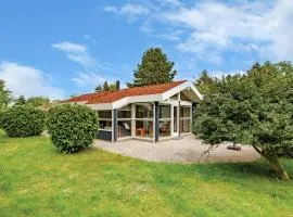 Cozy Home In Sklskr With Kitchen