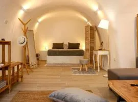 Tree of Life 2 - Authentic Cave - Style Home by ΜΡS