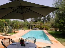 Asnouss, hotel in Marrakesh