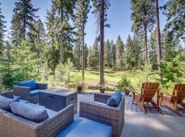 Stunning Cle Elum Retreat with Fire Pit and Hot Tub!、クレエルムのホテル