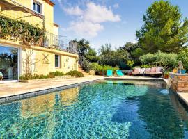 Awesome Home In Beaucaire With Outdoor Swimming Pool, Wifi And 1 Bedrooms, vikendica u gradu 'Beaucaire'