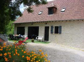 Chez Léontine grand gîte, hotel v mestu Lacave