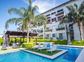 Pura Vida Loft - Pool Amenities and Parking, hotelli San Joséssa