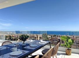 Via Celere 2329 Luxury apartment with Sea View: Casares'te bir otel