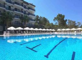 New apartment with pool near the sea, hotell i Akbük