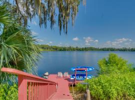 Ocklawaha Lake House with Private Hot Tub and Views!, hotel in Ocklawaha