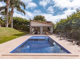 Juiz de Fora, casa linda com piscina, sauna e lareira, cottage in Juiz de Fora