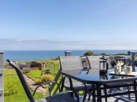 Ammonite Cottage - Coastal Retreat with Sea Views: Hinderwell şehrinde bir otel