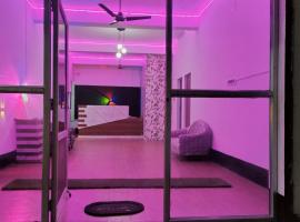 Hotel The Aparna Residency، فندق في Āsansol