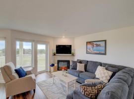 Beach Please-Updated home with Ocean Views, apartment in Long Beach