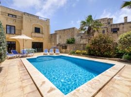 Dar ta' Lonza Villa with Private Pool, cheap hotel in Għasri
