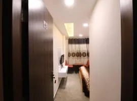 OVEL HOTEL (24 × 7)