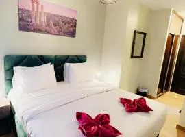 Sandra Hotel