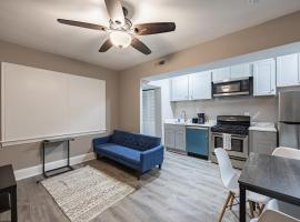 MODERN Lux 2 Bedroom Condo Near Downtown, apartment in Washington, D.C.