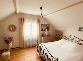 Le Mas aux Papillons, B&B in Vendat