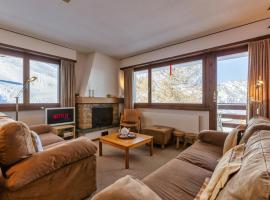 MP24 Ski in, out apartment on slopes with indoor private parking space: La Tzoumaz şehrinde bir otel
