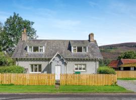 The Old School House, holiday home in Inverey