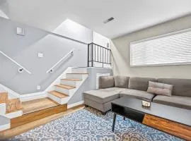 Spacious 2 Bedroom Townhome by StayLage