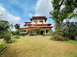 The Views Kandy - 360 Mountain View、キャンディにあるBahirawakanda Vihara Buddha Statueの周辺ホテル