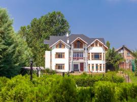 StayVista at Buhayra Lakefront, hotelli kohteessa Srinagar