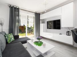 Nowy Apartament Konduktorska z Parkingiem i Ogródkiem - w spokojnej dzielnicy by Renters, familiehotel in Wrocław