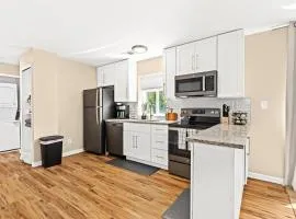 New! Comfy 1BR Upper Flat near Downtown Roseville