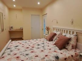 Chambre indépendante SDB privative, Bed & Breakfast in Amplepuis