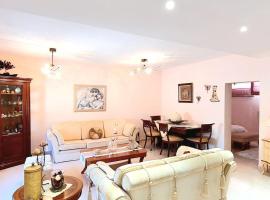 Agios Ioannis에 위치한 저가 호텔 Fairytale apartment