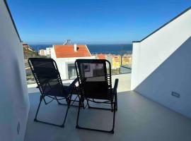 Beach, Ocean view & Bright House Ericeira, rumah kotej di Ericeira