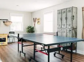 The Beachside Burrow - Next to Sandbanks w Hot Tub