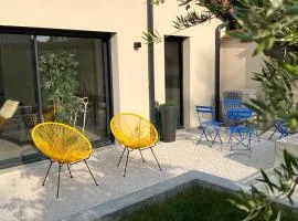 Villa Gaïa - logement entier - 2 suites parentales avec salles de bain privatives - parking privé - 10 minutes Eurexpo - Aéroport - Groupama Stadium