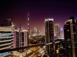 Luxury Studios with Burj Khalifa or Canal View in Downtown - Marquise Square Tower, hotel in zona Marasi Marine Transport Station, Dubai