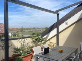 Flat with terrace close to Forum and Milanofiori Metro, levný hotel v destinaci Assago