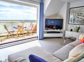 Finest Retreats - Kings Wharf - Luxury Riverside Home, hotel em Burnham on Crouch