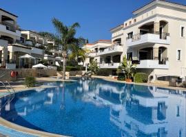 Eleona's Royal Gardens By Yiota - Luxury 2 Bed Apartment in Exclusive Complex, hotel v destinaci Pegeia