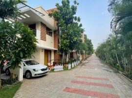 BareFootBay - Villa with Private Beach Access, hotel di Chennai