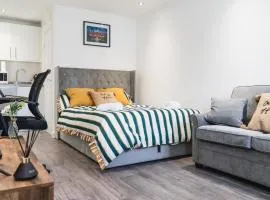 Cozy Modern Studio Apartment Near Preston City Centre- Sleeps 3