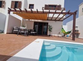 Villa NáaY, pet-friendly hotel in Playa Blanca