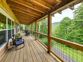 Cullowhee Cabin with Hot Tub, 3 Mi to Lake Glenville, hotel Glenville-ben